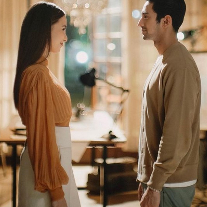 <p>Selain di dunia perfilman, pria tampan ini juga beradu akting dalam salah satu musik video dari penyanyi terkenal, Rossa. (Foto: Instagram @omardaniel_)</p>