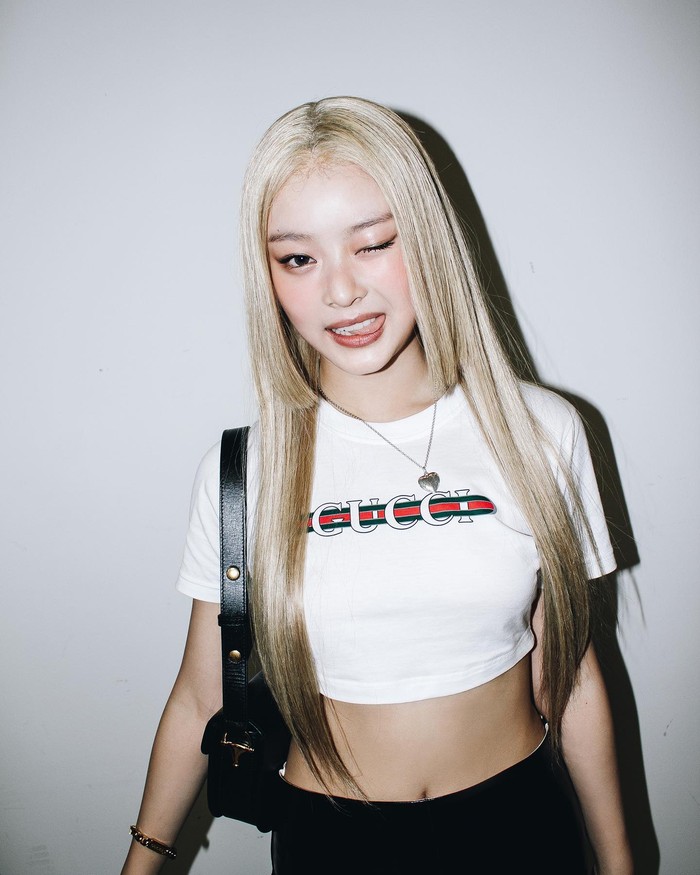 Tak hanya lewat cover majalah Vogue Korea saja, Hanni juga muncul dengan style baru di Milan Fashion Week 2023, lho./ Foto: instagram.com/newjeans_official