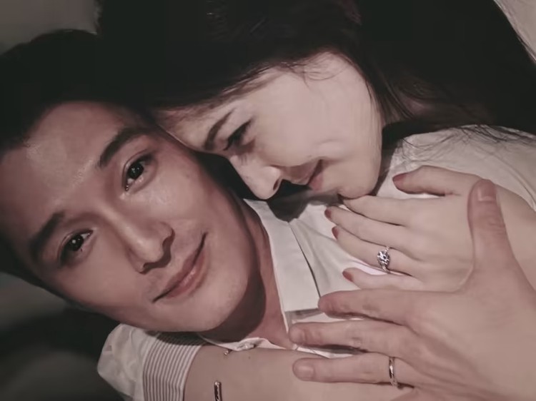Siapa sangka pemeran utama film Taiwan Man in Love yang kini tayang di Netflix, Tiffany Hsu dan Roy Chiu berlanjut ke kehidupan nyata hingga menikah.