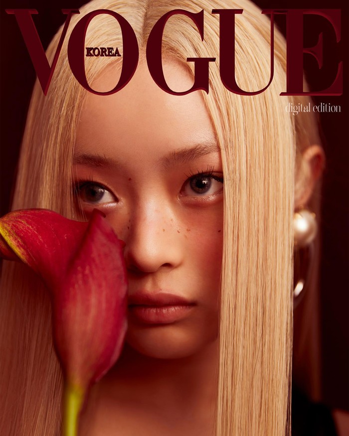 Vogue Korea released its latest November edition with an interesting concept.  This time, Hanni NewJeans was lined up as a magazine cover wearing a collection from Gucci./ Photo: instagram.com/newjeans_official