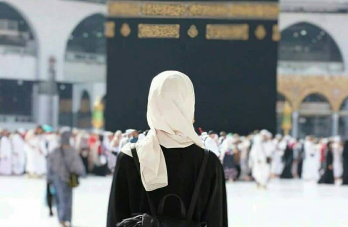 Ilustrasi pakaian umrah wanita