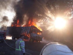 2 Truk dan 1 Motor Terbakar di Gudang Kontainer Makassar, Polisi Selidiki
