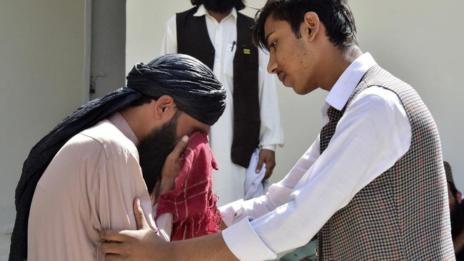 Pakistan memerintahkan seluruh imigran ilegal mencakup 1,7 juta pengungsi Afghanistan untuk angkat kaki usai serangkaian bom bunuh diri terjadi di negara itu.