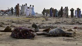 FOTO: Bom Bunuh Diri di Masjid Pakistan Tewaskan 57 Orang