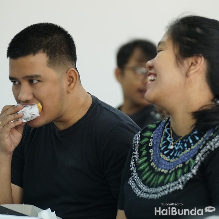 <p>Di meja registrasi, Bunda akan diberi beberapa pertanyaan, termasuk soal usia kandungan dan tanda pengenal. Selain itu, turut diberi pula <em>snack</em>, <em>goodie bag</em> berisi barang-barang menarik, serta <em>voucher</em> yang bisa ditukarkan dengan makan siang. (Foto: HaiBunda/Annisa Afani)</p>