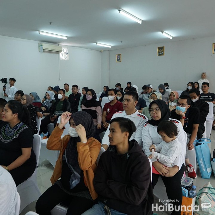 <p>Di akhir acara, Bunda dan Ayah berkesempatan pulang dengan membawa hadiah menarik, lho. Hadiah ini akan diberikan kepada peserta dengan empat kategori, yakni <em>Who is The Best</em> yang akan diumumkan, Bunda. Mulai dari <em>The Best of The Best, The Best Couple, The Best Pose</em>, hingga <em>The Best Participant</em>. (Foto: Tim HaiBunda)</p>