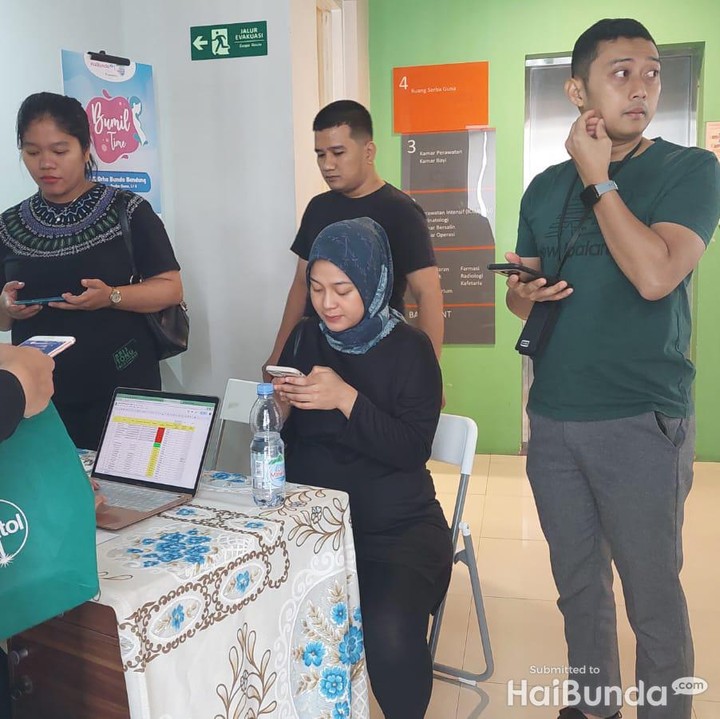 <p>Acara dibuka dengan sesi registrasi sejak pukul 7.30 WIB. Terhitung, sebanyak lebih dari 35 Bunda hamil terdaftar untuk meramaikan acara, lho. (Foto: HaiBunda/Annisa Afani)</p>