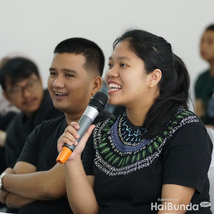 <p>Acara ini dimulai sejak pukul 8.30 WIB. Bumil dan Ayah yang hadir terlihat bersemangat untuk mengikuti sesi <em>talkshow</em> dan prenatal yoga. (Foto: Tim HaiBunda)</p>