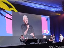 Ganjar Pranowo Lamar Anak Muda Gabung Tim Suksesnya