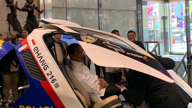 Taksi terbang Ehang 216 besutan Prestige Motorcars menjadi salah satu sorotan dalam acara Hub Space X KAI Expo 2023 yang digelar di Jakarta Convention Center.
