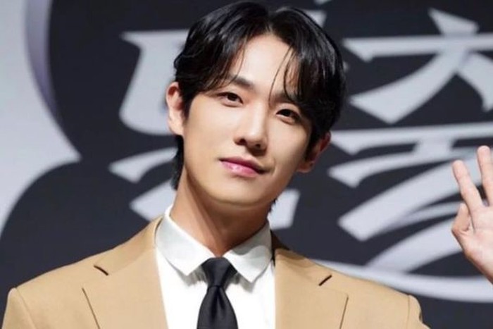 Kemampuan aktingnya semakin diakui, dan hingga hari ini Lee Joon telah membintangi banyak judul film serta drama dari berbagai genre seperti The Piper, The Vampire Detective, My Father is Strange, hingga The Silent Sea./ foto: instagram.com/leejoon__mblaq