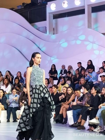 img-title Potret Koleksi 'Magma' Adrie Basuki di Artisan A La Mode Fashion Nation Senayan City