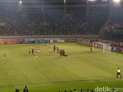 Tensi Tinggi Persis Vs Persija, Skor 1-1 Menutup Babak Pertama