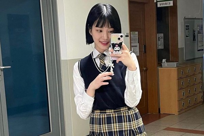 Memiliki selera fashion yang unik dan selalu tampil trendy, Lee Yu Bi sampai mendapat julukan 'Wannabe Icon' oleh netizen Korea, lhoh! Ia juga menjadi salah satu fashion icon bagi para remaja di sana./ foto: instagram.com/yubi_190