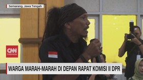 VIDEO: Warga Marah-Marah di Depan Rapat Komisi II DPR