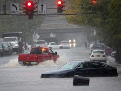 Gubernur New York Ingatkan Banjir Bisa Jadi New Normal