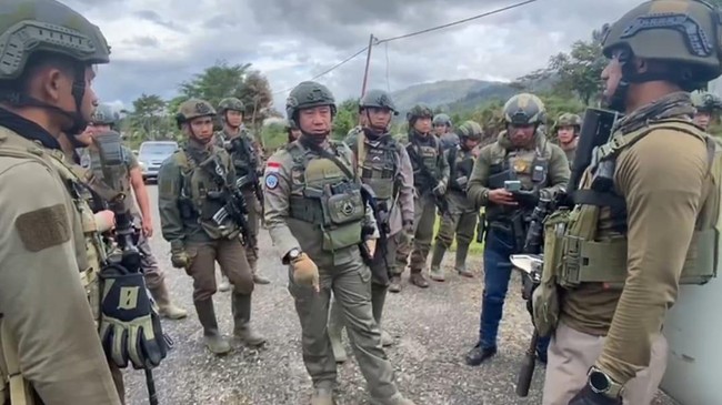 Dua Anggota KKB Papua Ditembak Satgas Cartenz Satgas Ops Damai Cartenz melumpuhkan dua anggota KKB lantaran melawan saat hendak ditangkap di Distrik Siriwo, Kabupaten Nabire, Papua Tengah.