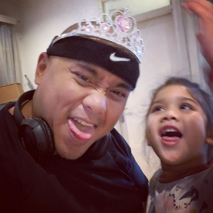 <p>Kini, Ariana diketahui telah menginjak usia 5 tahun dan tumbuh menjadi anak yang cantik dan menggemaskan. Sang Ayah pun kerap membagikan potret kedekatannya bersama Ariana di media sosial. (Foto: Instagram@saykoji)</p>