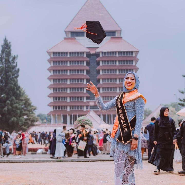 <p>Sesuai dengan profesinya sebagai pelawak, Soleh pun menyelipkan sedikit lelucon di ucapan selamatnya untuk sang istri. (Foto: Instagram@solehsolihun)</p>