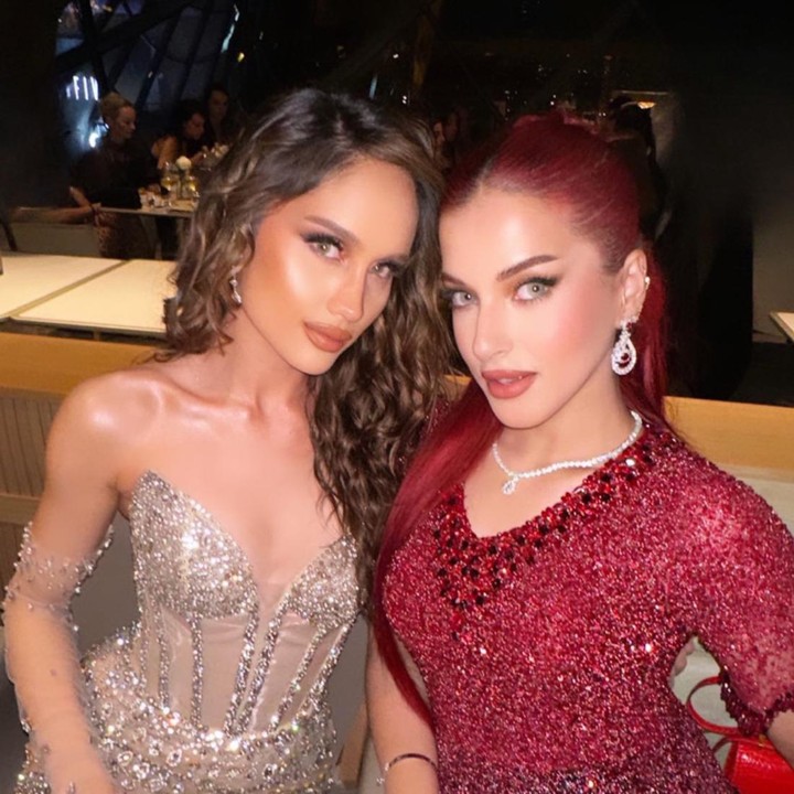 <p>Tasya Farasya dan Cinta Laura juga mengenakan gaun dengan desain glamour. Cinta memakai gaun silver kecokelatan yang berkilau, sementara Tasya memakai gaun merah berkilau yang senada dengan warna rambutnya. (Foto: Instagram @tasyafarasya/ @enzystoria/ @claurakiehl)</p>