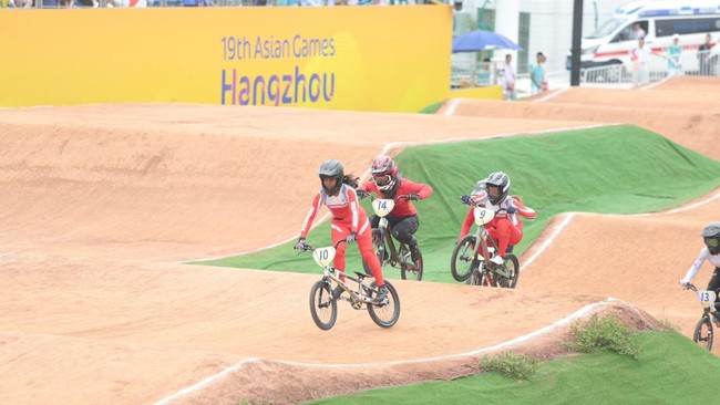 Tim sepeda BMX racing Indonesia menerapkan strategi yang tepat sehingga bisa membungkam pembalap-pembalap tuan rumah dan mendulang emas Asian Games.