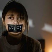 5 Bentuk Pelecehan Seksual di Ruang Publik yang Perlu Kamu Ketahui, Termasuk Menatap!
