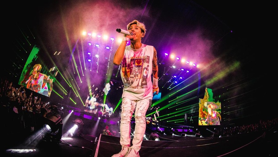 Konser One Ok Rock Luxury Disease di Jakarta.