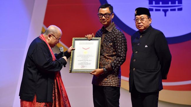 Biografi Jokowi Tulisan Dirut PLN Terbit di Korea