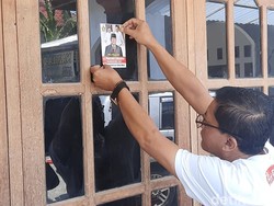 Relawan Klaim Tempel Sejuta Stiker Prabowo-Jokowi di Pati