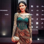 4 Artis Indonesia yang Kerap Kenakan Busana Bermotif Batik, Tetap Stylish dan Kece!