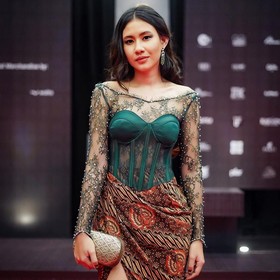 4 Artis Indonesia yang Kerap Kenakan Busana Bermotif Batik, Tetap Stylish dan Kece!