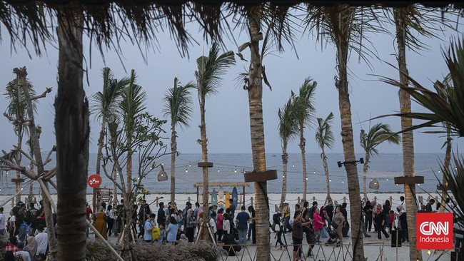 Penghuninya 'Middle Up' Dinas Lingkungan Hidup DKI Jakarta mendorong pengelola Pantai Indah Kapuk untuk mengelola sampah secara mandiri, sesuai regulasi yang berlaku.