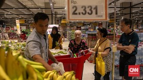 Pengunjung Puas Belanja dengan Harga Diskon di Transmart Full Day Sale