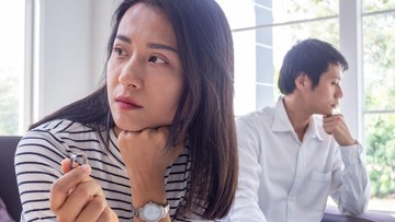 MENUNGGU WAKTU UNTUK BERCERAI