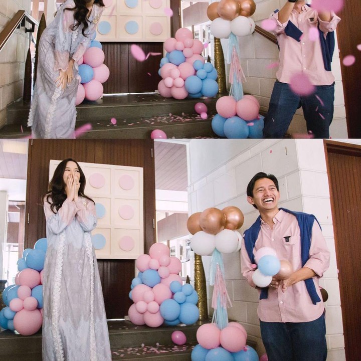 <p>Acar gender reveal ini juga diwarnai dengan keseruan karena Sabrina dan Belva menggunakan cara menarik untuk mengumumkan jenis kelamin anaknya. Cara yang digunakan adalah dengan permainan <em>tic tac toe</em>. (Foto: Instagram: @sabrinaanggraini)</p>