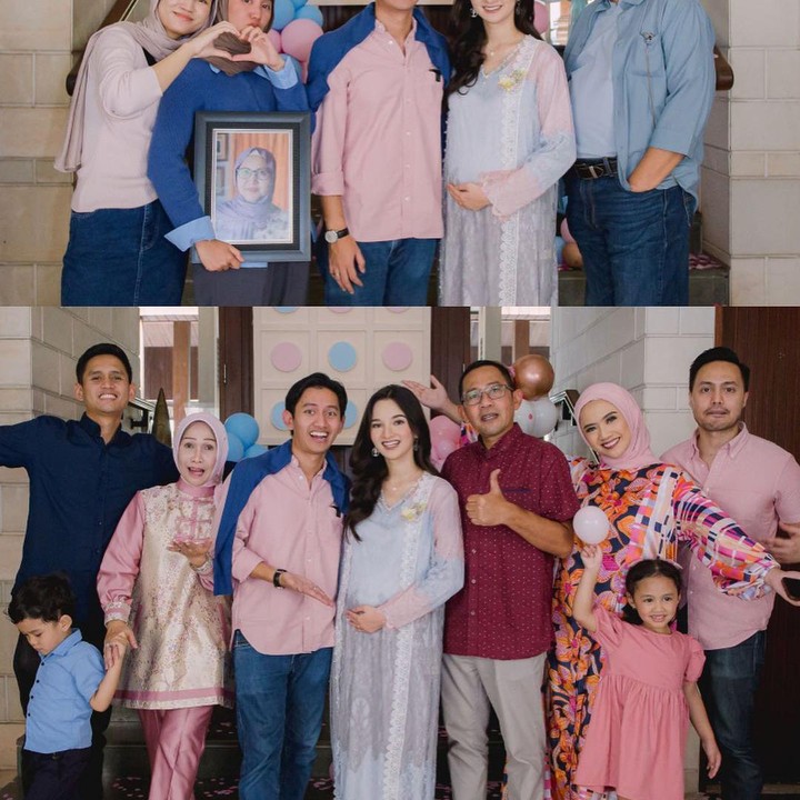 <p>Acara gender reveal ini tak hanya menjadi ajang kumpul teman, tapi juga keluarga Belva dan Sabrina. Terlihat keluarga Belva dan Sabrina hadir meramaikan acara ini dengan pakaian bernuansa pink dan biru. (Foto: Instagram: @sabrinaanggraini)</p>