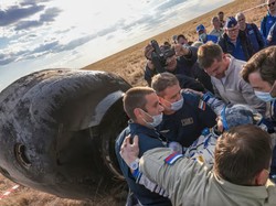 Terjebak Setahun di Angkasa, Astronot AS dan Rusia Akhirnya Balik Bumi