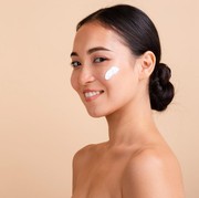 Rahasia Glowing di Musim Kemarau: Ini Cara Gunakan Sunscreen yang Benar Agar Kulit Tak Terlihat Kusam