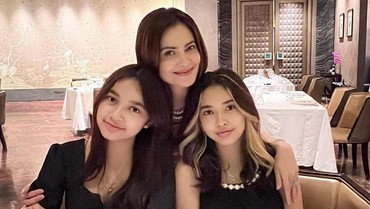 7 Potret Cut Tari Bareng Anak Kandung & Anak Sambung Kompak bak Kembaran