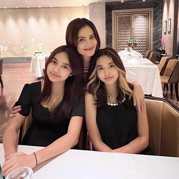 Cut Tari Bersyukur Anak Kandung & Sambungnya Akrab bak Kembar