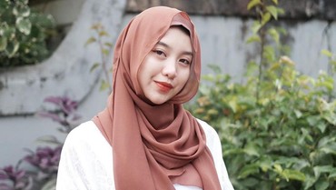 img-title Dituding Pindah Agama, Ghea Indrawari Minta Akun Penyebar Hoax Minta Maaf
