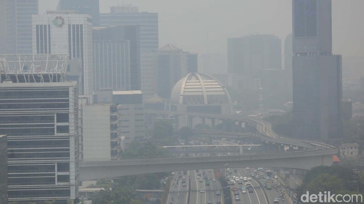 Indeks Kualitas Udara (AQI) Jakarta pada Senin (2/10) pukul 10.00 WIB sebesar 163. Jakarta pun masuk peringkat ke-2 kota di dunia terpolusi di dunia.