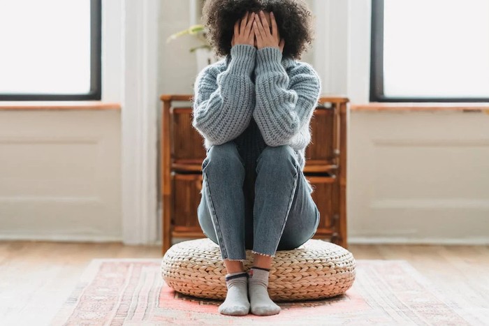Hindari kalimat menyuruh penderita depresi untuk terus berpikir positif (penderita depresi/Foto: pexels.com/Liza Summer)