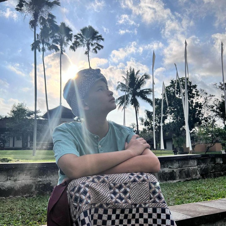 <p>Melihat pertumbuhan dan penampilan Kenzou saat ini, banyak netizen yang memberikan tanggapan. Banyak dari mereka yang menyebutnya makin ganteng, Bunda. "Anak cakep yg beranjak remaja," kata akun @henry*****. (Foto: Instagram @kenzoulionofficial)<br /><br /><br /></p>