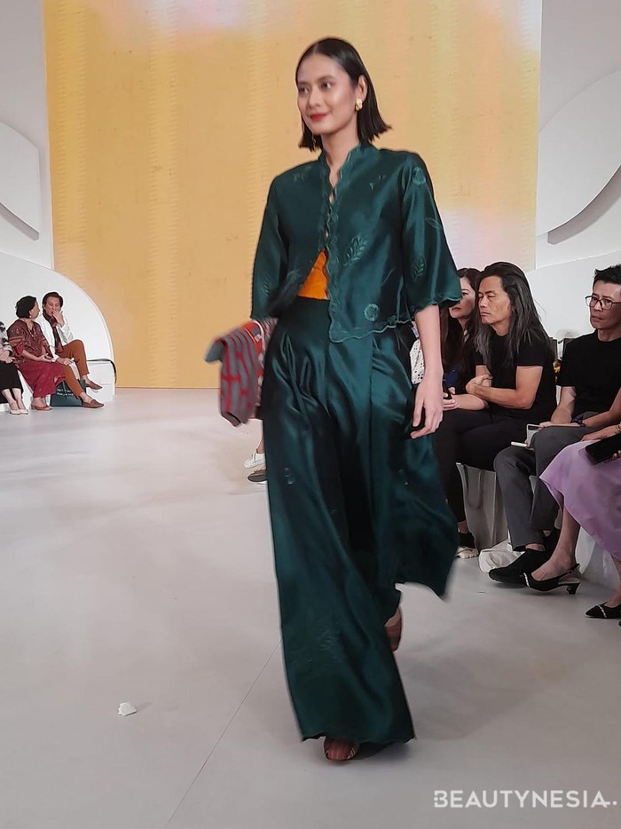 Seperti ragam tenun yang digunakan berasal dari Palembang, Sulawesi Tenggara, Bali, Garut, hingga Jawa Tengah dan Yogyakarta./ Foto: Sierra/Beautynesia