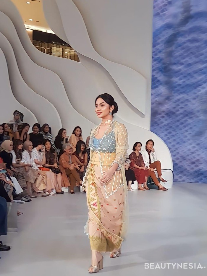 Masing-masing dari mereka pun tampil menawan dalam balutan koleksi 'RONA'./ Foto: Sierra/Beautynesia