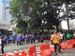 Buruh Demo di Patung Kuda, Jalan Medan Merdeka Barat Arah Istana Ditutup