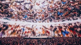 FOTO: Visual Imersif Memukau di Konser Residensi U2