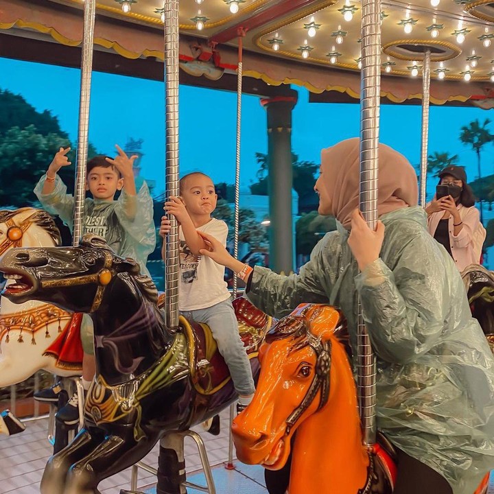 <p>Setelah mengarungi bahtera rumah tangga selama enam tahun, kini Melody resmi menjadi <em>single parents.</em> (Foto: Instagram@melodyprima)</p>