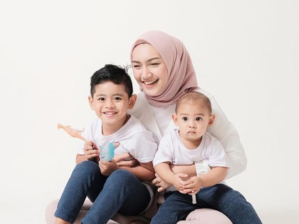 7 Potret Melody Prima Usai jadi Single Parent Bareng Sang Putra